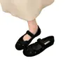 Zapatos Mary Jane únicos con diseño plisado y tachuelas para mujer, nuevos zapatos de suela fina con correa de gamuza para primavera/otoño 2026 para mujer