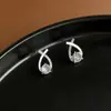 Pendientes de Cruz de Diamante Exquisitos Coreanos Lujo Accesible Elegante Nicho Diseño de Alta Gama Oro Plata Estilosos