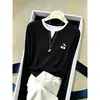 Elegante Camiseta de Manga Larga de Algodón Puro para Mujer con Cuello Henry, Aspecto de Dos Piezas, Moderna y Versátil, Reductora de Edad, Favorecedora, Top Negro