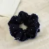 Goma de pelo scrunchie azul marino con lunares de estilo casual para mujer, nueva goma para moño estilo coreano, banda elástica alta retro para el trayecto al trabajo