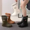 Botas de Chuva Cano Baixo Confortáveis Grossas Modernas Quatro Estações Impermeáveis Sapatos de Borracha Femininos Cano Médio Solado Grosso Inverno Antiderrapante Botas de Chuva Femininas