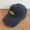 Gorra de Béisbol Blanca Bordada Casual Estilo Coreano para Mujer con Circunferencia de Cabeza Grande, Visera Ancha y un Toque de Lujo para Caras Grandes