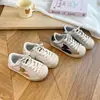 Tênis Casuais Infantil com Lantejoulas de Estrela e Concha 2026 Novidades Primavera/Outono Meninos e Meninas Velcro Solado Macio Tênis Esportivo