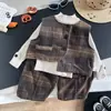 2026 Nuevo Conjunto de Otoño para Niños Estilo Coreano Infantil Elegante Bebé Primavera y Otoño Chaleco Suéter Conjunto de Tres Piezas Moderno Venta al por Mayor