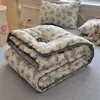 Colcha de gasa de doble capa con fibra de soja retro, engrosada para el calor del invierno, adecuada para dormitorios, camas individuales y estudiantes, también adecuada para primavera y otoño