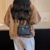 Bolsa de mão retrô de alta qualidade para mulheres, nova coleção outono/inverno 2026, bolsa de ombro super moderna, bolsa transversal estilosa e bolsa para o dia a dia