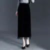 Saia Midi Elegante com Barra de Renda Feminina Outono Inverno 2026 Novo Estilo Veludo Dourado Levemente Grosso Saia Bodycon Saia Longa Reta Simples