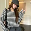 Doce look de duas peças, camiseta listrada de manga longa com gola halter para mulheres, novo estilo de outono, rejuvenescedor, adequada para o trabalho, color-blocking, top soltinho e modelador