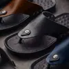 Chinelos Masculinos de Couro Genuíno Sandálias Antiderrapantes de Verão Sapatos de Praia para Exterior Sapatos Casuais Masculinos Tendência Preto Marrom Azul
