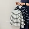 Sudadera Estilo Primavera y Otoño para Niños 2026 Nuevo Estilo Niño Rayas Estilo Coreano Falso Dos Piezas Camiseta Base para Niños Medianos y Mayores Top de Otoño