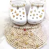Liga 26 letras buraco sapatos acessórios PVC borracha macia fivela de sapato diy sapatos flor sapatos decorativos sapatos de jardim acessórios criativo