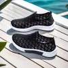 Sapatos de Tecido Verão Velho Pequim Femininos de Malha Sapatos Mãe Respiráveis Casuais Sola Macia Antiderrapantes Sapatos de Malha Salto Baixo Slip-on