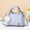 Bolso de estilo suave, nuevo y exquisito colgante de felpa multicolor de gran capacidad, bolso versátil de hombro y cruzado para mujer a la moda