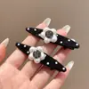 Grampo de Cabelo Flor com Pedras Strass Pretas e Bolinhas Estilo Coreano, Emagrecedor, Doce, Versátil para Franja Lateral, Elegante Acessório de Cabelo