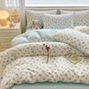 Juego de cuatro piezas de algodón puro estilo Mori Cubierta de edredón individual de algodón Ropa de cama Dormitorio Sábana de tres piezas Juego para las cuatro estaciones