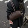 Bolsa de Axila Moda Coreana para Mulheres 2025 Nova Bolsa Tote Bowling Retrô Nicho Versátil Bolsa de Ombro de Mão