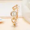 Relógio digital feminino moderno em estilo coreano, cravejado de diamantes, simples e elegante, com pulseira em formato de coração totalmente cravejada de diamantes. Movimento de quartzo para mulheres.