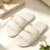 Pantufas femininas fofas de pelúcia da Amazon, pantufas de algodão antiderrapantes com sola grossa de inverno, um item popular de e-commerce transfronteiriço