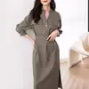 Vestido de Temperamento para el Trabajo Estilo 2026 Otoño Nuevo Cuello en V Ceñido a la Cintura Adelgazante Manga Larga Vestido Camisa Mujer
