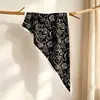 Lenço Triângulo de Seda Imitação com Padrão Geométrico de Nicho Lenço de Seda Estilo Coreano Acessório de Cabelo Versátil Cinto Lenço Pequeno de Seda Cobertura para Glúteos Lenço de Pescoço Venda por Atacado