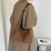 Nova bolsa de antebraço de camurça da moda para mulheres, bolsa de ombro tote de grande capacidade, bolsa de trajeto diário fashion para senhoras