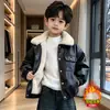 2527 Chaqueta de Cuero Gruesa de Invierno para Niños con Cuello de Piel Forrada de Terciopelo 2026 Nueva Chaqueta Infantil Estilo Coreano Ropa de Abrigo Cálida de Invierno