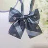 Corbata de Cuadros con Patrón de Corona para Mujer, No Necesita Atarse, Moño Pre-Atado, Corbata Escolar JK Estilo Academia Estudiantil