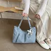 Popular bolsa de lunares de gran capacidad para mujer, nuevo bolso de hombro casual y relajado, bolsa de mano para estudiante universitario y para ir al trabajo