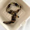 Pulsera de Bufanda de Seda con Estampado de Leopardo Texturizado Estilo Retro Americano para Mujer Moda Europea y Americana Nicho Dulce y Fresco Estilo Sexy Joyería de Mano Personalizada