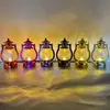 Lanterna Pequena Retro LED Natal Halloween Portátil Lâmpada a Óleo Simulada Lanterna de Vento Plástica Ornamento Decorativo Peça para Pendurar