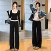 Pantalones casuales grises, ligeramente acampanados para mujer, nuevo estilo de otoño, diseñados para figuras tipo pera, corte holgado, efecto adelgazante y con un diseño moderno, fluido y de pierna recta.