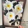 Materiais florais em tons de branco para salões de casamento, móveis para vitrines, adereços de flores de seda para decoração suave, arranjos de flores, marcadores de corredor, buquês artificiais atacado