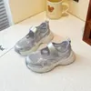 Zapatos Deportivos de Primavera y Verano para Niños Zapatos con Estructura Calada Zapatos de Papá de Moda Versátiles Casuales Transpirables para Niños Pequeños y Niños Pequeños