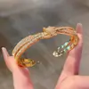 Pulsera de Diamantes Micro-incrustados de Lujo Ligero y Sensación de Alta Gama para Mujer, Pulsera Sencilla de Moda de Acero de Titanio que no se Decolora, para Pareja, Combinable con Todo, Primera Joya