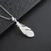 Collar Cruzado para Hombre Europeo y Americano Hip-Hop Versátil Colgante de Pluma de Acero Inoxidable Cadena para Suéter Personalizada Joyería de Acero de Titanio Venta al por Mayor