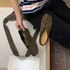 Sapatilhas de bico fino para outono, sapatos de vovó, estilo retro old money feminino, versão coreana 2026, slip-ons de sola baixa, elegantes e adequados para o trabalho, novo estilo