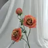 Rosas Simuladas Atacado Transfronteiriço Rosas Corolla de Três Cabeças Flores Decorativas Flores Artificiais Decorações de Flores Simuladas Flores Artificiais