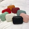 Bolso de dama 2022 primavera y verano nuevo bolso de mensajero de moda tendencia callejera bolso de hombro con cadena de cuadros primera generación de pelo