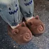 Chinelos de Algodão de Inverno Kapibala para Crianças Meninos e Meninas, Quentes e Peludos, Adequados para Crianças Maiores, com Toque Macio ao Pisar, Sapatos de Algodão Fechados Atrás para Bebês