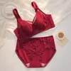 Conjunto de lencería sexy de encaje en stock: los bustos grandes se ven más pequeños, sujetador push-up anti-caída, bragas de triángulo cómodas y transpirables
