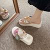 Sandalias de Playa Antideslizantes de Moda Estilo Resort Costero Verano 2025 Nuevas Chanclas Estilo Hada Celebridad de Internet con Flores