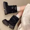 Duidui 2026 Vento Pessoa Pequena Bota Curta Botas de Personalidade para Motocicleta Botas com Fivela de Cinto Femininas Sola Grossa Barra da Calça Botas Modernas Menina Popular Novo Estilo