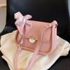 Bolsa Pequena de Textura de Alta Qualidade Feminina 2023 Nova Verão Elegante Versátil Bolsa Transversal Popular Ombro Axila Bolsa Pequena Quadrada