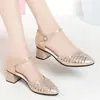 Sandalias Baotou con Pedrería Tacón Grueso Verano Malla Hueca Zapatos Individuales Zapatos de Moda de Malla para Mujer Hebilla de Una Línea Zapatos de Mamá