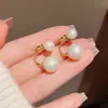 Un Par de Pendientes de Perla con un Diseño Único, Suaves y Versátiles, Modernos y Sencillos, con Sentido del Diseño, al por Mayor