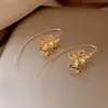 "Abalorio Floral de Perla" aretes de botón florales vintage con circonita y perla, aretes de lujo ligero de alta gama con un diseño único, aretes de nicho
