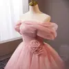 Vestido rosa abullonado tipo hada, nueva colección verano 2026, vestido de noche dulce y adorable de un solo hombro, directo del fabricante