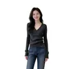 Camisa base de tricô cinza de alta qualidade estilo coreano com decote em V para mulheres, novo suéter curto slim fit outono e inverno para mulheres baixinhas