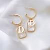 Aretes de Plata 925 con Aguja Cuadrado Concha Letra D para Mujer Coreanos Cara Larga Delgados Semicírculo en C Exagerados Elegantes Personalizados