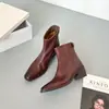 Botas pretas de salto grosso estilo francês para mulheres, nova coleção outono/inverno 2026, botas Martin de bico quadrado, saltos altos forrados com fleece, botas de cano justo